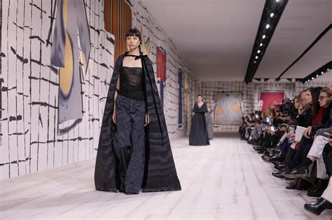 Dior представили кутюрную коллекцию весна 2021. Смотрите, .